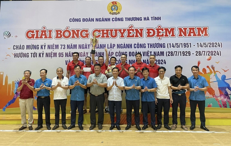 Giải bóng chuyền đệm nam CĐN Công Thương Hà Tĩnh năm 2024 sôi nổi, kịch tính 